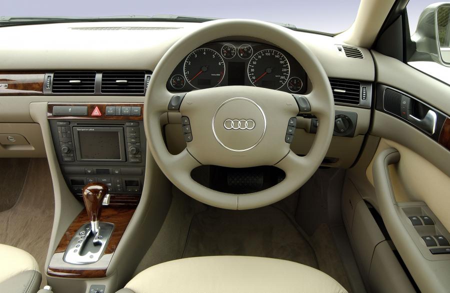 Панель приборов Audi Allroad 4.2 Quattro (4B, C5) 2004 года  (AU) (фото 5 из 10)